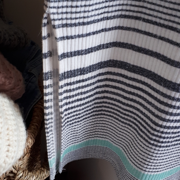 Dress - Picture 8 of 10